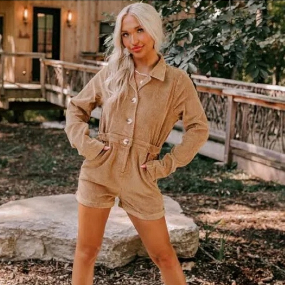 NWOT POL Tan Corduroy 1/2 Sleeves Romper